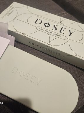 Dosey 7-Day Pill Compact - Sage Green